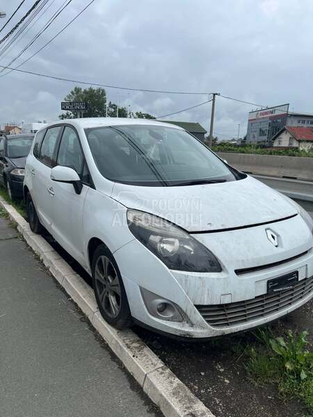 desni far za Renault Scenic od 2009. do 2013. god.