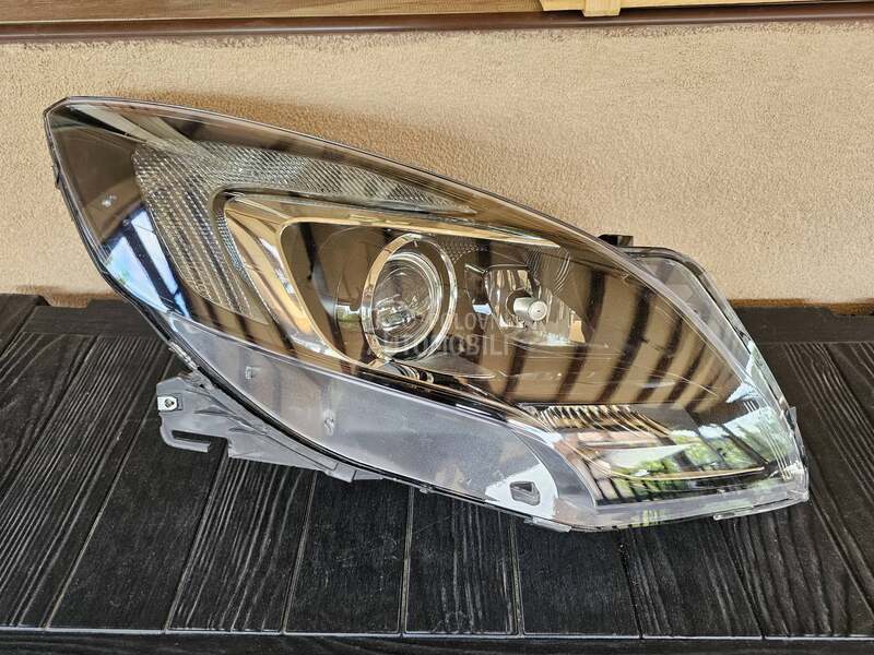 Desni xenon far za Opel Zafira od 2011. do 2019. god. - 030126328200