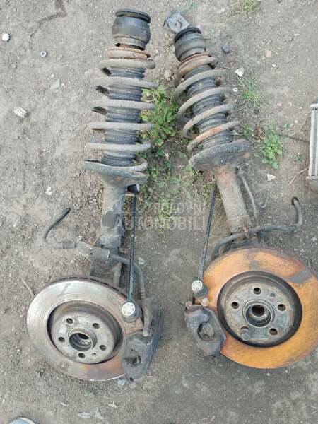 Prednji amortizeri 4x4 za Volkswagen Golf 4