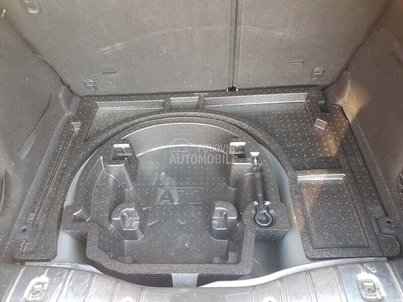 Stiropor u gepeku za Peugeot 207
