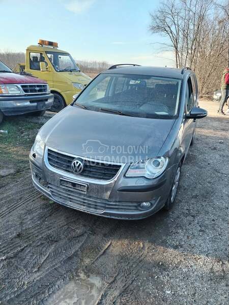 Delovi za Volkswagen Touran 2003. god.