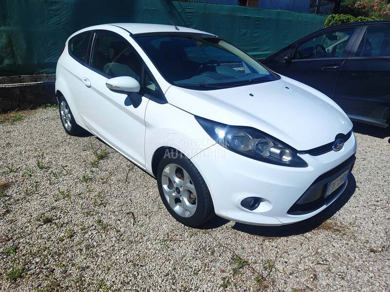 Ford Fiesta 2010. god. -  kompletan auto u delovima