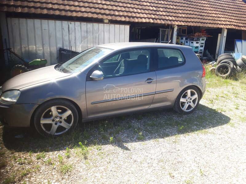 Volkswagen Golf 5 -  kompletan auto u delovima