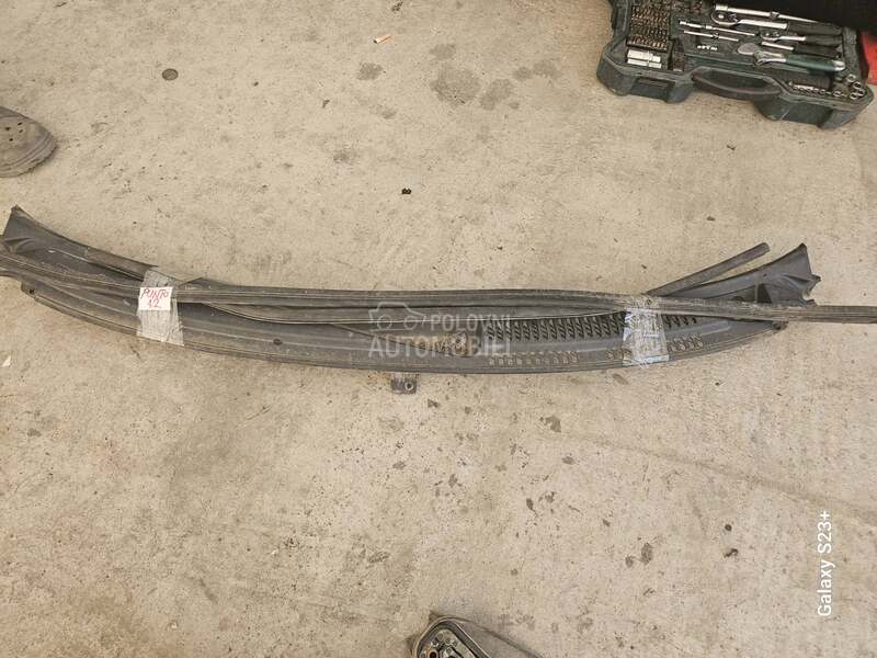 PLASTIKA ISPOD BRISACA za Fiat Punto za 2001. god.