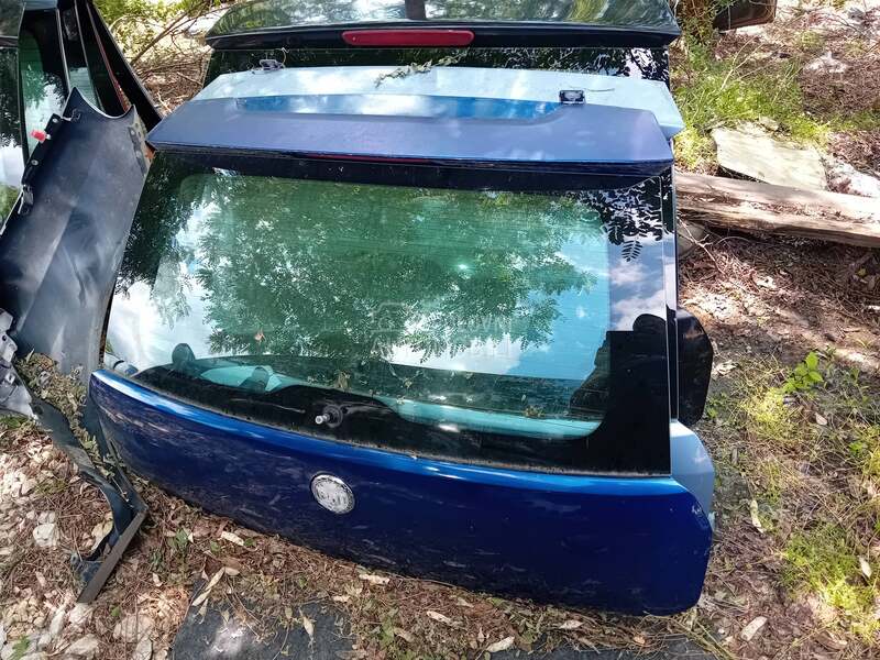 gepek vrata sa spojlerom za Fiat Grande Punto
