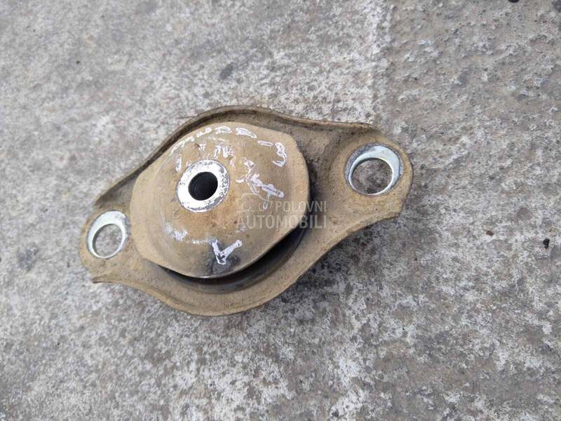 Levi nosac motora za Fiat Panda