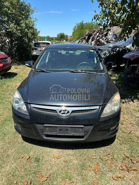 Hyundai i30 2010. god. -  kompletan auto u delovima