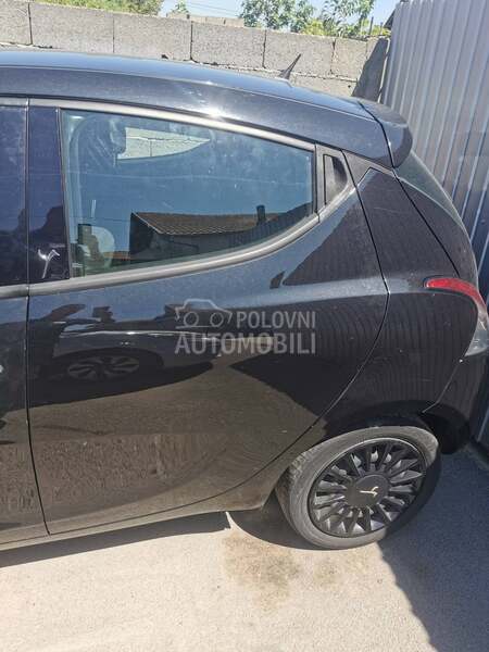 Zadnja leva vrata crna za Lancia Ypsilon od 2010. do 2014. god.