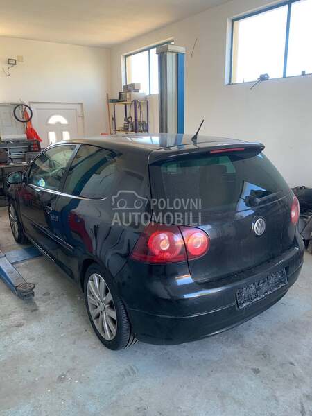 Poklopac, roletna, polica prtl za Volkswagen Golf 5 od 2004. do 2008. god.