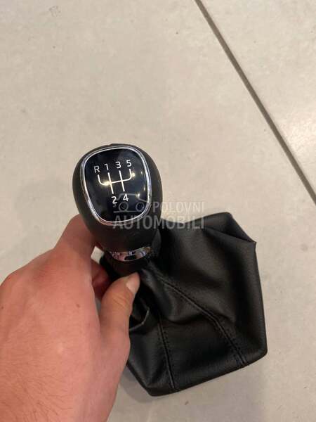 Rucica menjaca za Škoda Octavia