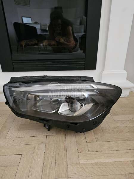 Levi led far 247 za Mercedes Benz B 150, B 160, B 170 ... od 2021. do 2024. god.