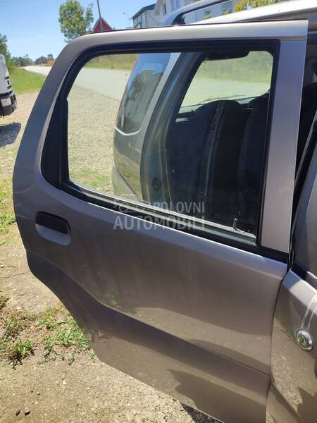 zadnja desna vrata za Suzuki Ignis od 2004. do 2007. god.