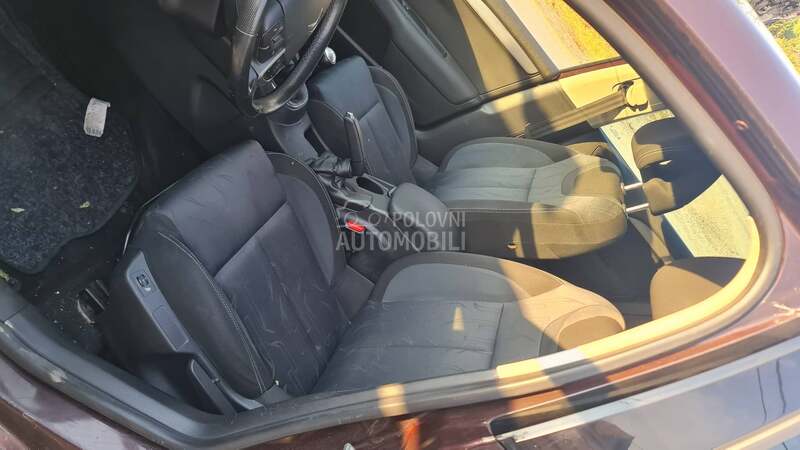 sediste komplet za Citroen C4 od 2011. do 2017. god.