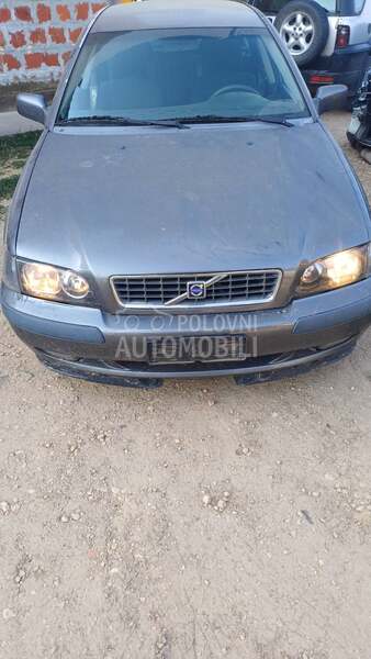 Volvo V40 2003. god. -  kompletan auto u delovima
