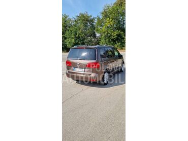 Volkswagen Touran 2.0  blueMotion (može zamena), 9.200 €, 2012. Monovolumen (MiniVan), Dizel | 1968 cm3, 230.600 km, 103kW (140 KS), Manuelni 6 brzina, 4/5 vrata, 7 sedišta, Zemun