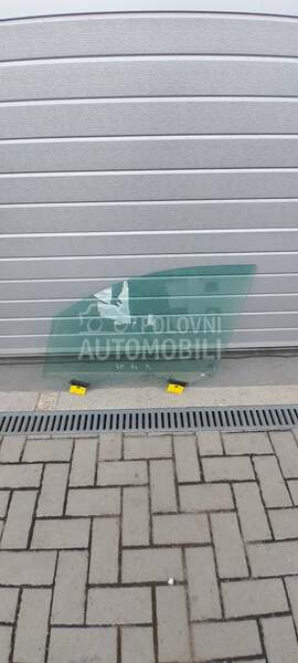 Staklo u vozacevim vratima za Audi Q7 od 2014. do 2024. god.