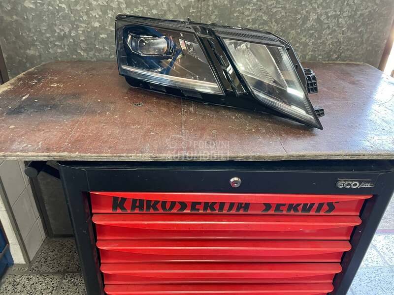 Desni far za Škoda Octavia