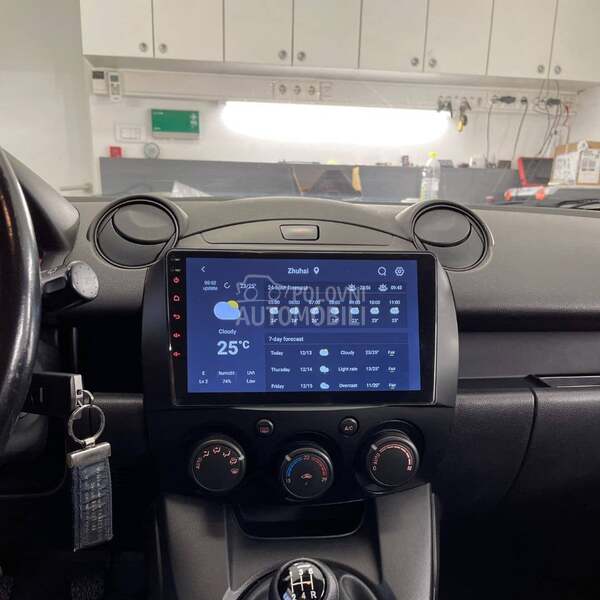 Multimedija za Mazda 2