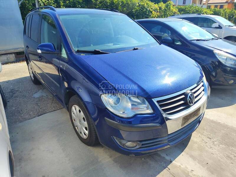 Desno krilo za Volkswagen Touran od 2006. do 2010. god.