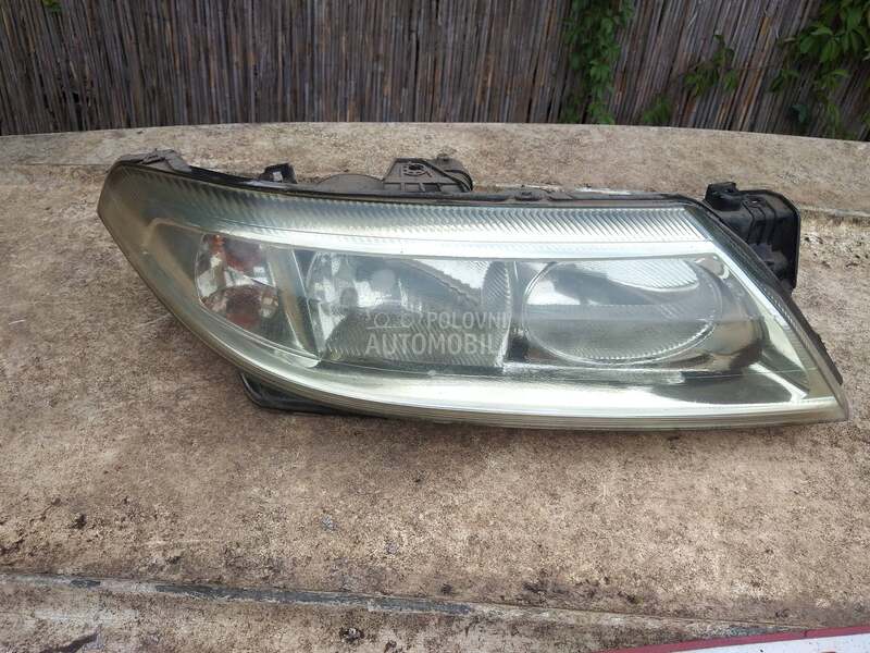 Far desni za Renault Laguna