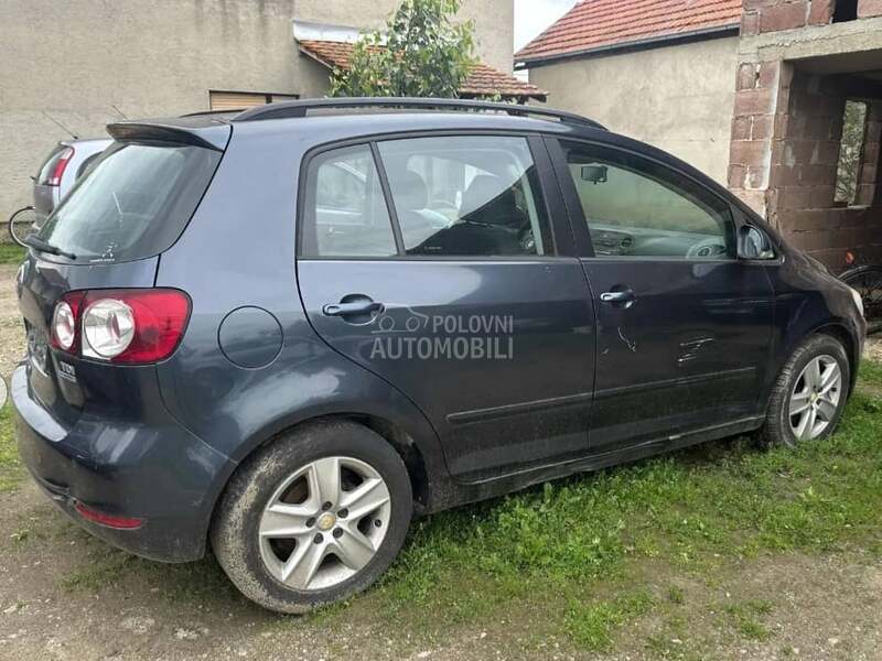 Branik zadnji za Volkswagen Golf Plus od 2008. do 2014. god.