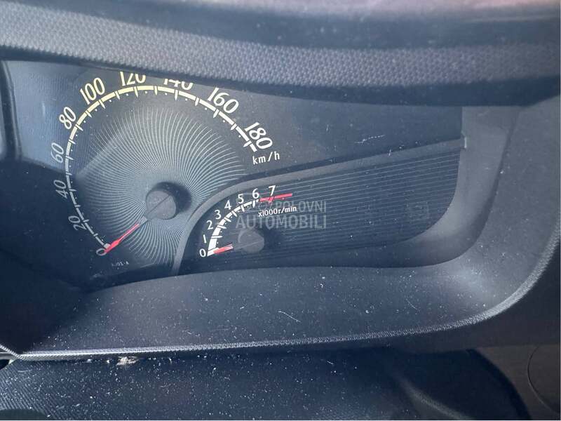 Kilometar sat brzinomer km sat za Toyota iQ od 2008. do 2016. god.