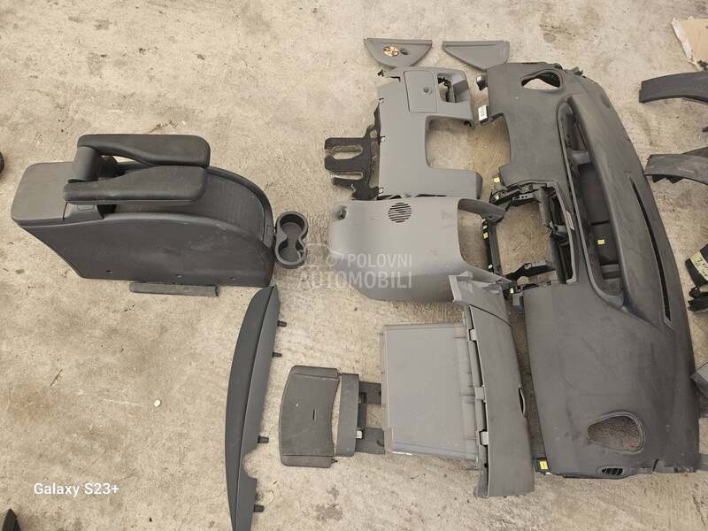 PLASTIKA KASETA NASLON ZA RUKU za Renault Scenic