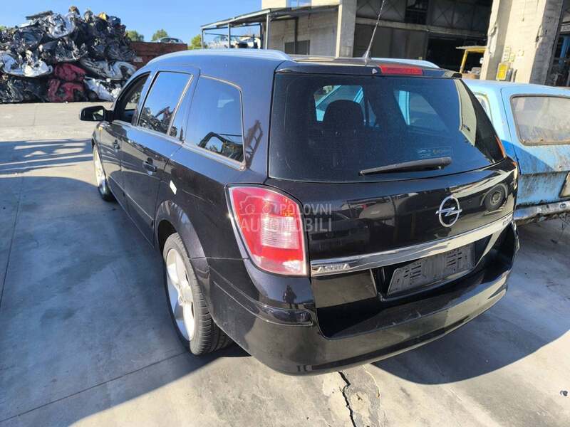 Gepek vrata za Opel Astra H od 2004. do 2007. god.