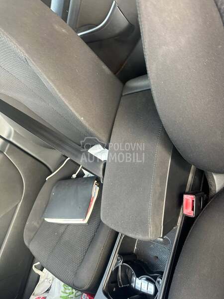 Naslanajc za ruku za Volkswagen Passat B6, Passat B7, Passat CC od 2004. do 2015. god.