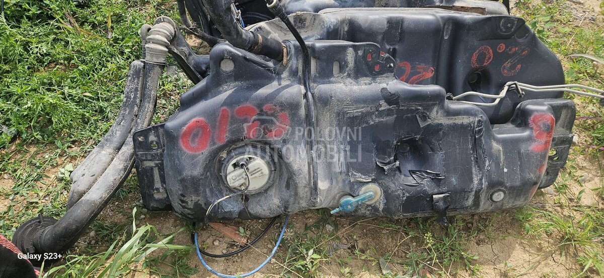 REZERVOAR  PUMPA za Renault Clio od 2001. do 2003. god.