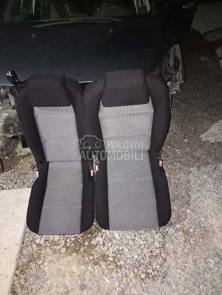 6. i 7. sediste za Peugeot 307