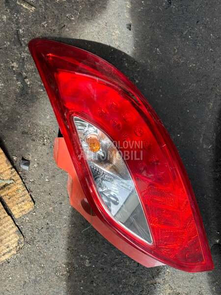 Desna stop lampa za Mazda 2 od 2007. do 2012. god.