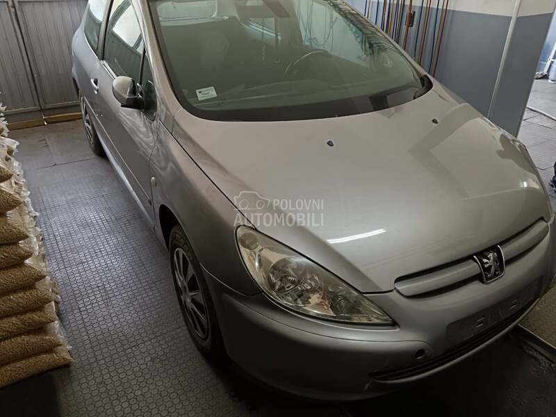 Peugeot 307 2,0 hdi 2003. god. -  kompletan auto u delovima