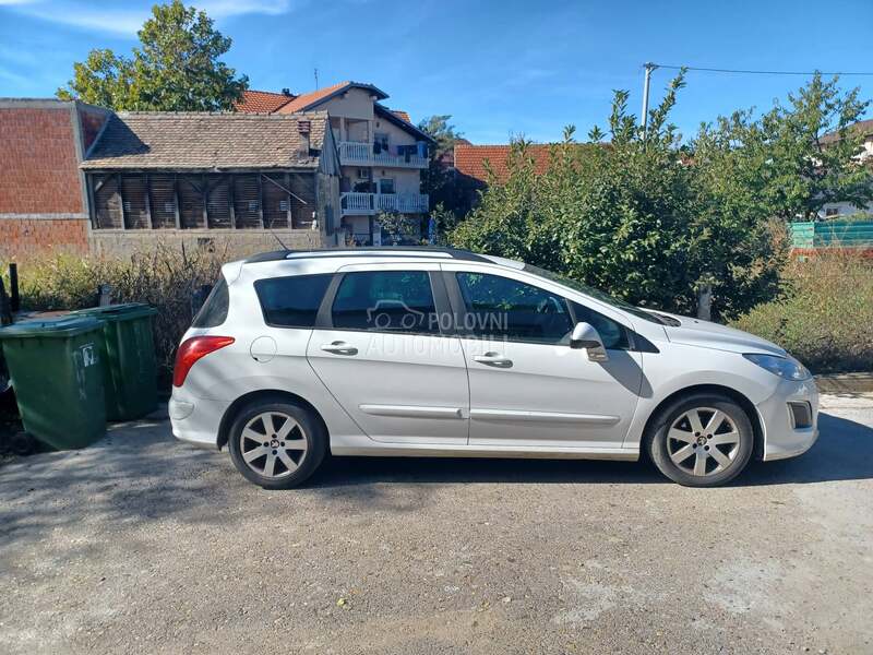 Peugeot 308 1.6e-h 2012. god. -  kompletan auto u delovima