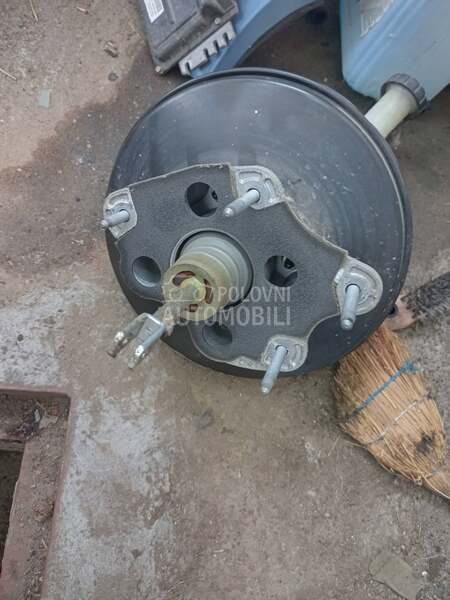 Vakum uredjaj za Nissan Micra od 2002. do 2007. god.