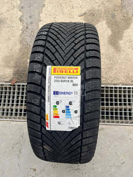 Pirelli 235/45 R18 Zimska