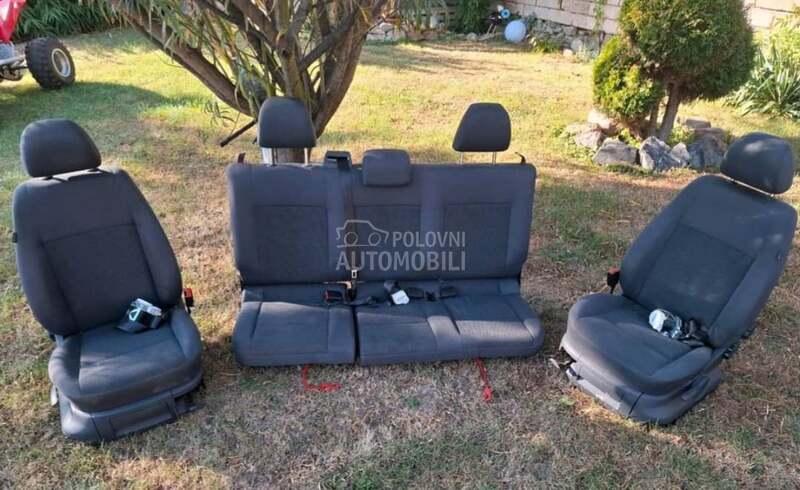 sedista za Volkswagen Amarok