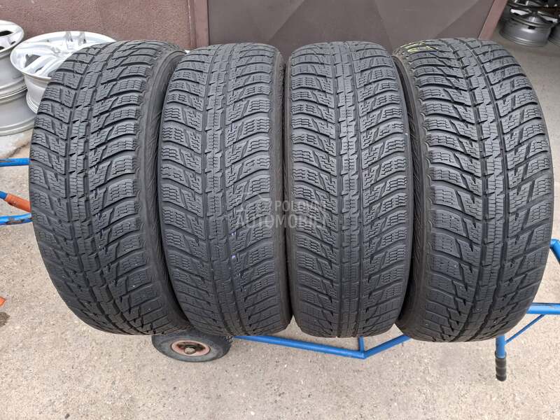 Nokian 215/65 R17 Zimska