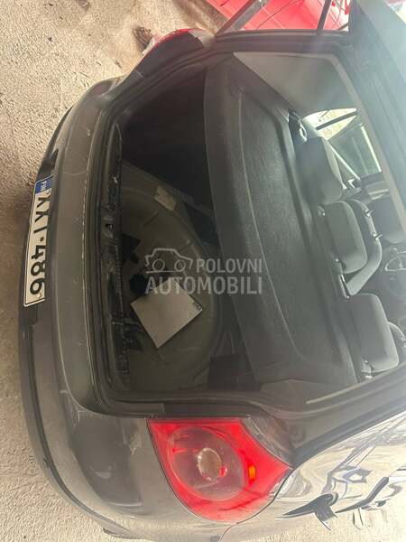 Polica roletna za Volkswagen Golf 5, Golf 6 od 2004. do 2012. god.