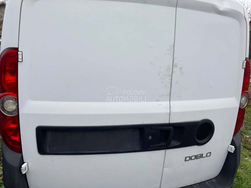 zadnja furgon vrata deljiva za Fiat Doblo od 2010. do 2020. god.