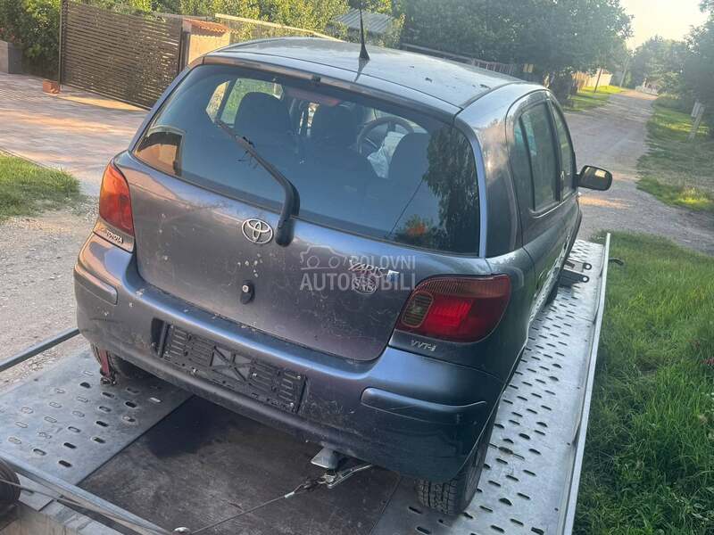 Toyota Yaris 2005. god. -  kompletan auto u delovima
