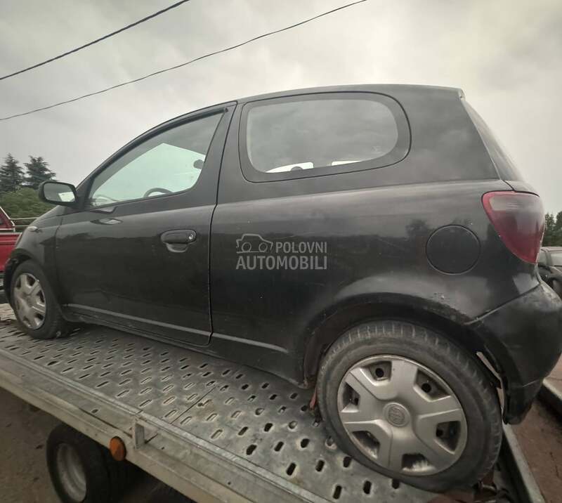 Toyota Yaris 2000. god. -  kompletan auto u delovima