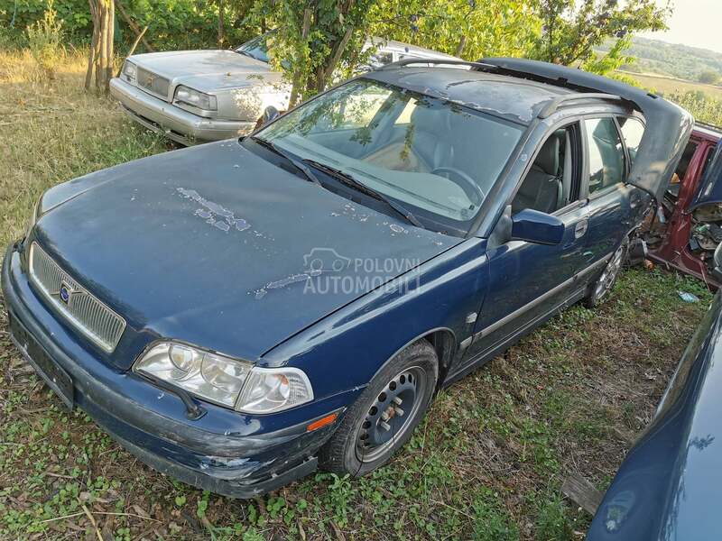 Volvo V40 1996. god. -  kompletan auto u delovima