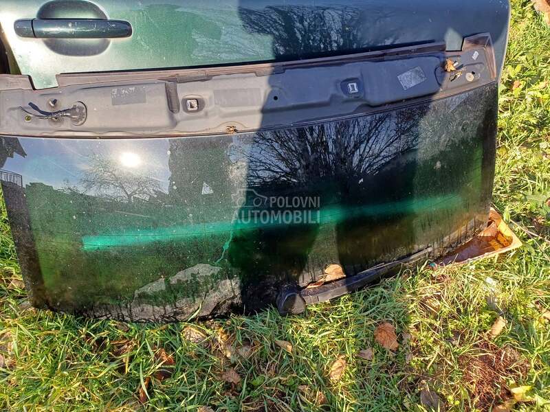 Staklo Gepeka za Volkswagen Touareg od 2003. do 2010. god.