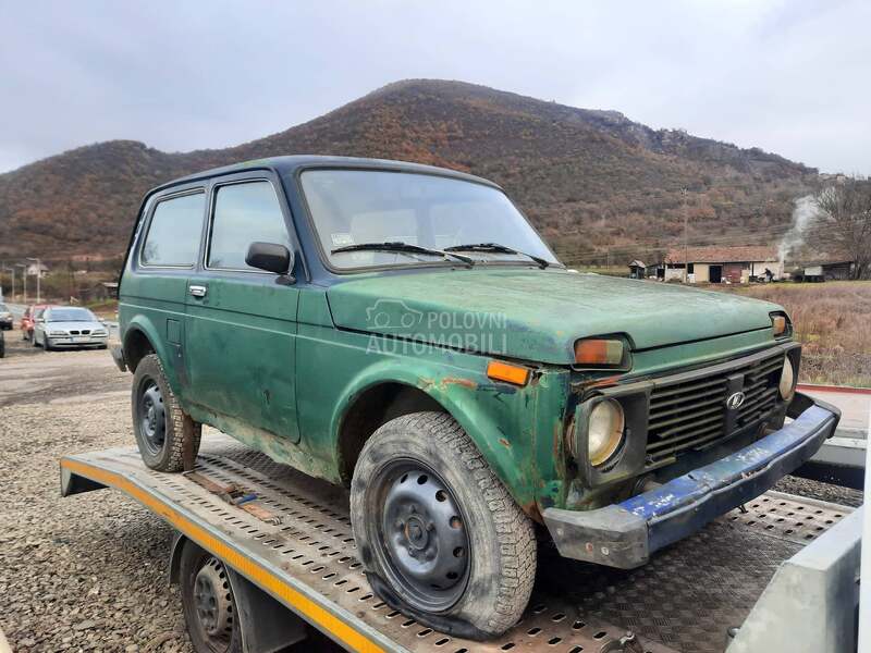 Lada Niva -  kompletan auto u delovima