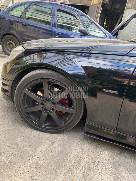 Desno krilo w204 za Mercedes Benz C 160, C 180, C 200 ... od 2008. do 2014. god.
