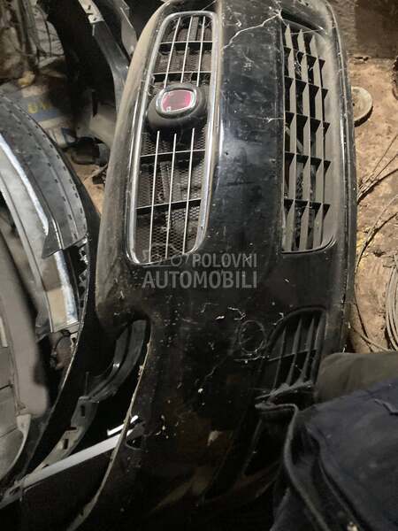 branik sa prskalicama za Fiat Croma od 2008. do 2010. god.