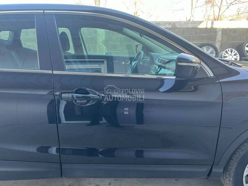 Vrata prednja desna crna Z11G za Nissan Qashqai od 2013. do 2021. god.