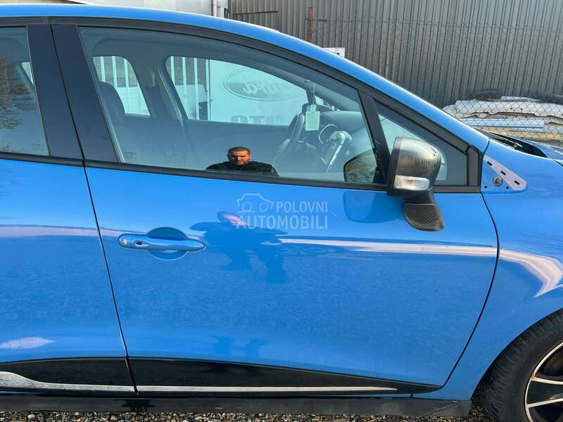 Vrata prednja desna plava za Renault Clio od 2012. do 2020. god.
