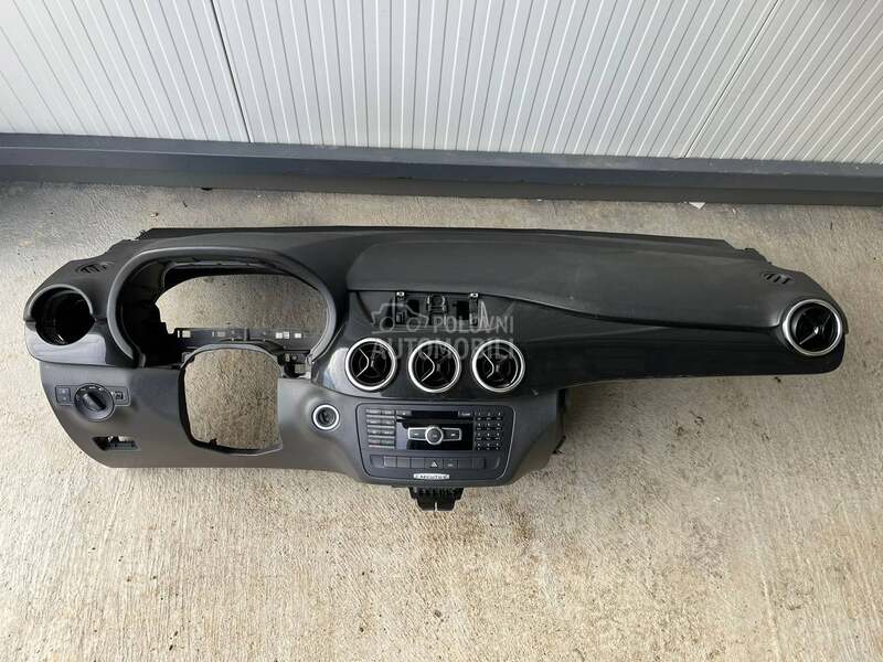 Instrument tabla 246 za Mercedes Benz B Klasa od 2011. do 2017. god.